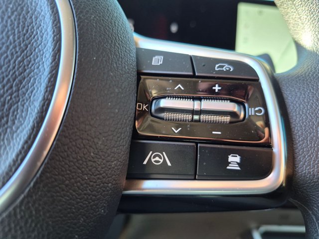 Used 2026 Kia Carnival LX FWD image 14