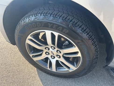 Used 2024 Ford Expedition Limited image 5