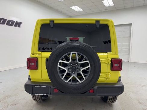 Used 2024 Jeep Wrangler Sahara image 6