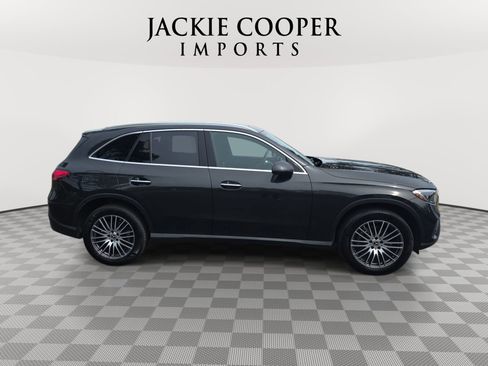 Used 2025 Mercedes-Benz GLC 300 4MATIC image 4