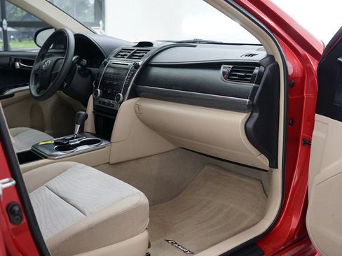 Used 2012 Toyota Camry LE w/ Preferred Accessory Pkg FWD image 31