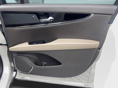 Used 2022 Lincoln Nautilus Reserve image 48