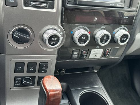 Used 2014 Toyota Sequoia Platinum image 23