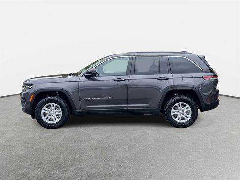 New 2025 Jeep Grand Cherokee Laredo image 8