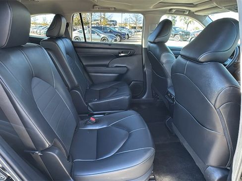 Certified 2024 Toyota Highlander XLE image 43