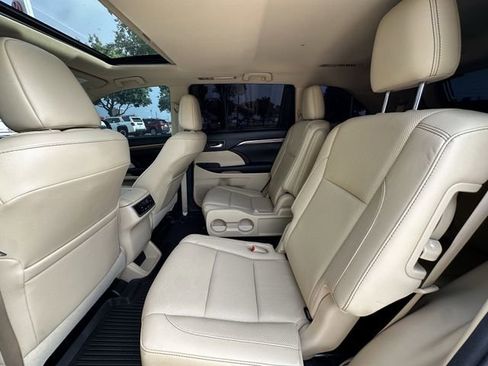 Used 2017 Toyota Highlander Limited FWD image 29
