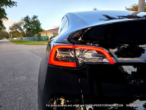 Used 2022 Tesla Model Y Long Range image 64