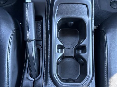 Used 2025 Jeep Wrangler Unlimited Rubicon w/ Technology Group image 26