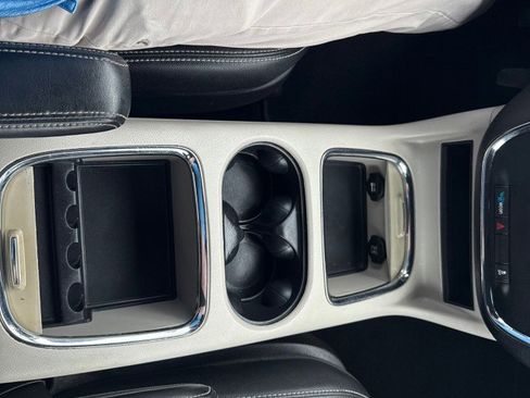 Used 2020 Dodge Grand Caravan SXT image 17