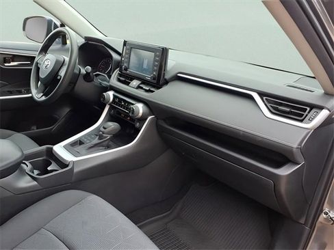 Used 2020 Toyota RAV4 XLE image 21