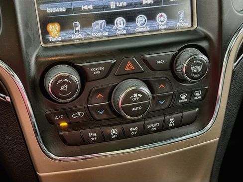 Used 2016 Jeep Grand Cherokee Limited w/ Luxury Group II AWD/4WD image 19