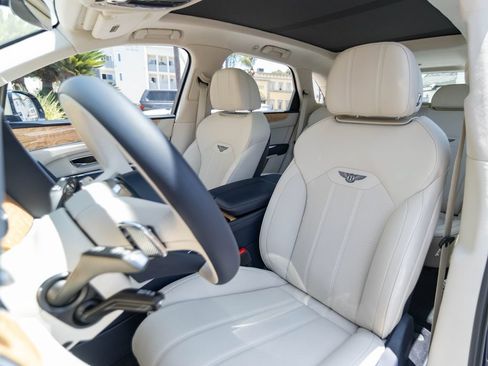 Used 2024 Bentley Bentayga AWD/4WD image 13