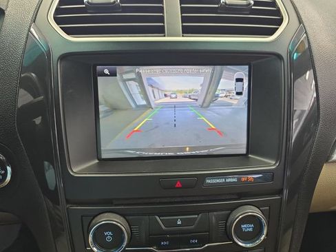 Used 2016 Ford Explorer XLT w/ Equipment Group 201A AWD/4WD image 16