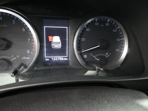 Used 2018 Toyota Highlander LE image 11