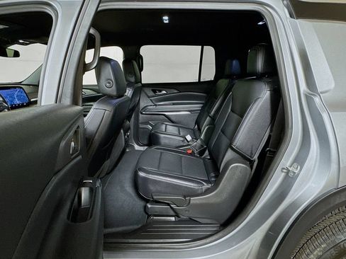 Certified 2025 Chevrolet Traverse LT FWD image 22