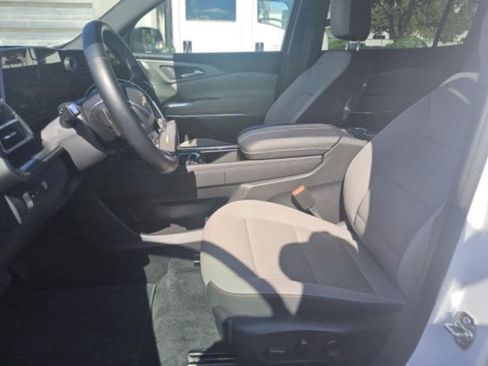 Used 2026 Chevrolet Traverse LT w/ Driver Confidence Package FWD image 4