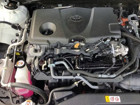 Used 2025 Toyota Camry LE image 9