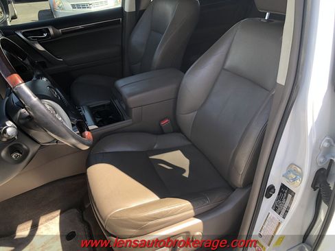 Used 2016 Lexus GX 460 w/ Premium Package image 11