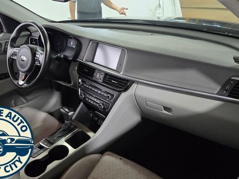 Used 2017 Kia Optima EX image 37