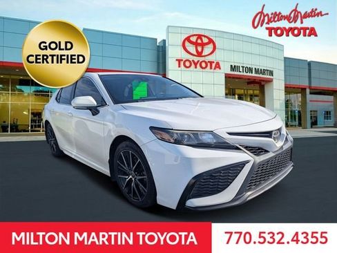 Used 2021 Toyota Camry SE w/ Convenience Package FWD image 1