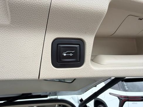 Certified 2021 GMC Acadia Denali w/ Denali Ultimate Package AWD/4WD image 10