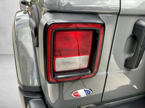 Used 2021 Jeep Wrangler Unlimited Sahara AWD/4WD image 26