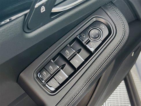 New 2026 Porsche Macan image 20