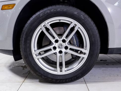 Certified 2026 Porsche Macan AWD/4WD image 24