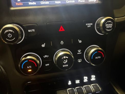 Used 2020 RAM 1500 Big Horn AWD/4WD image 16
