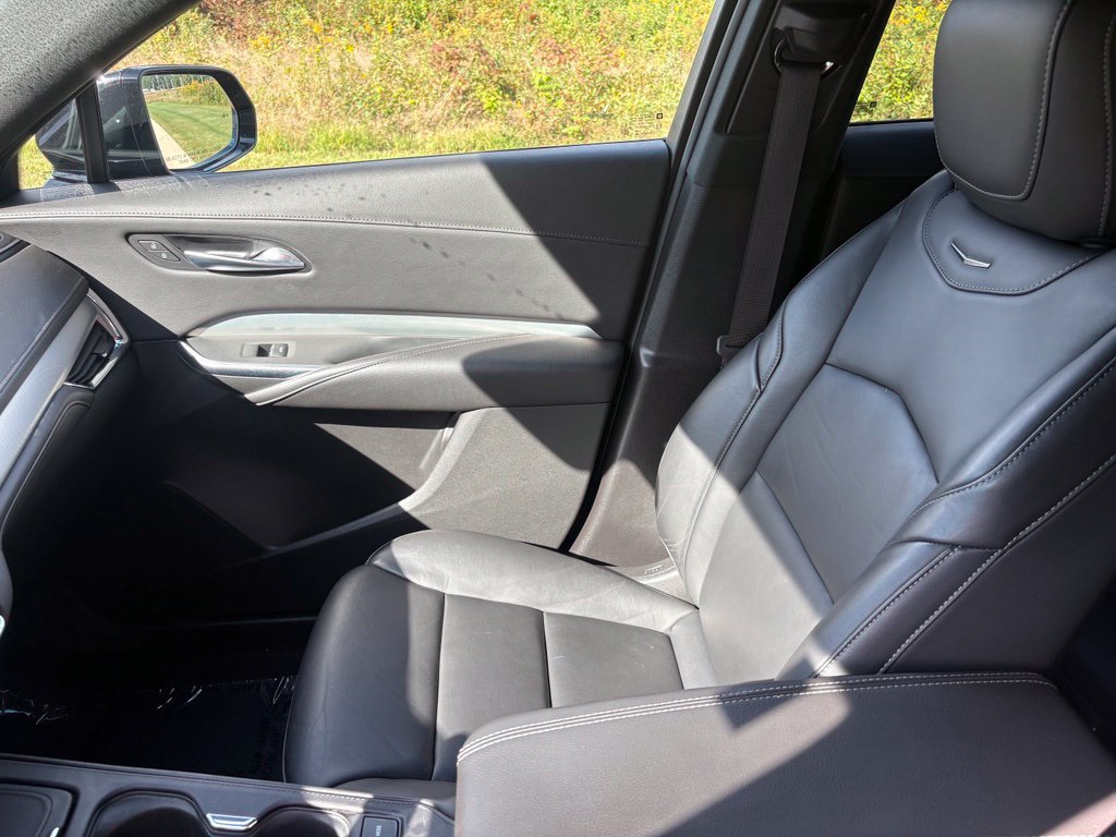 Used 2023 Cadillac XT4 Premium Luxury AWD/4WD image 17