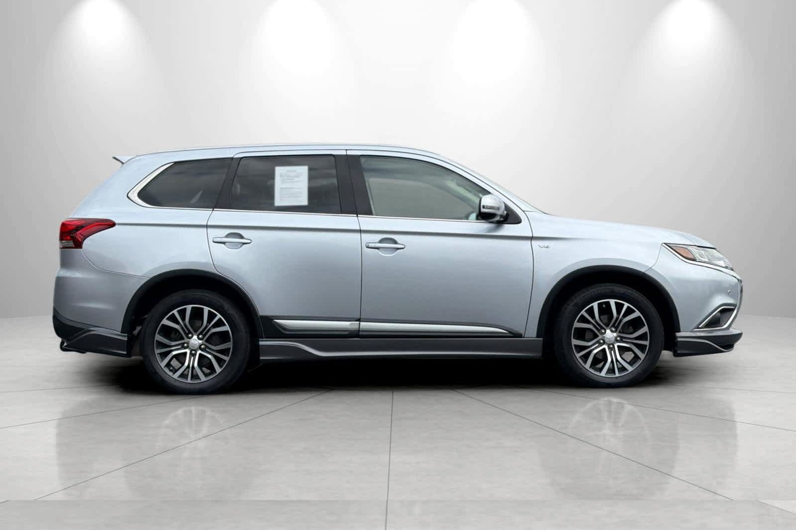 Used 2016 Mitsubishi Outlander GT AWD/4WD image 8