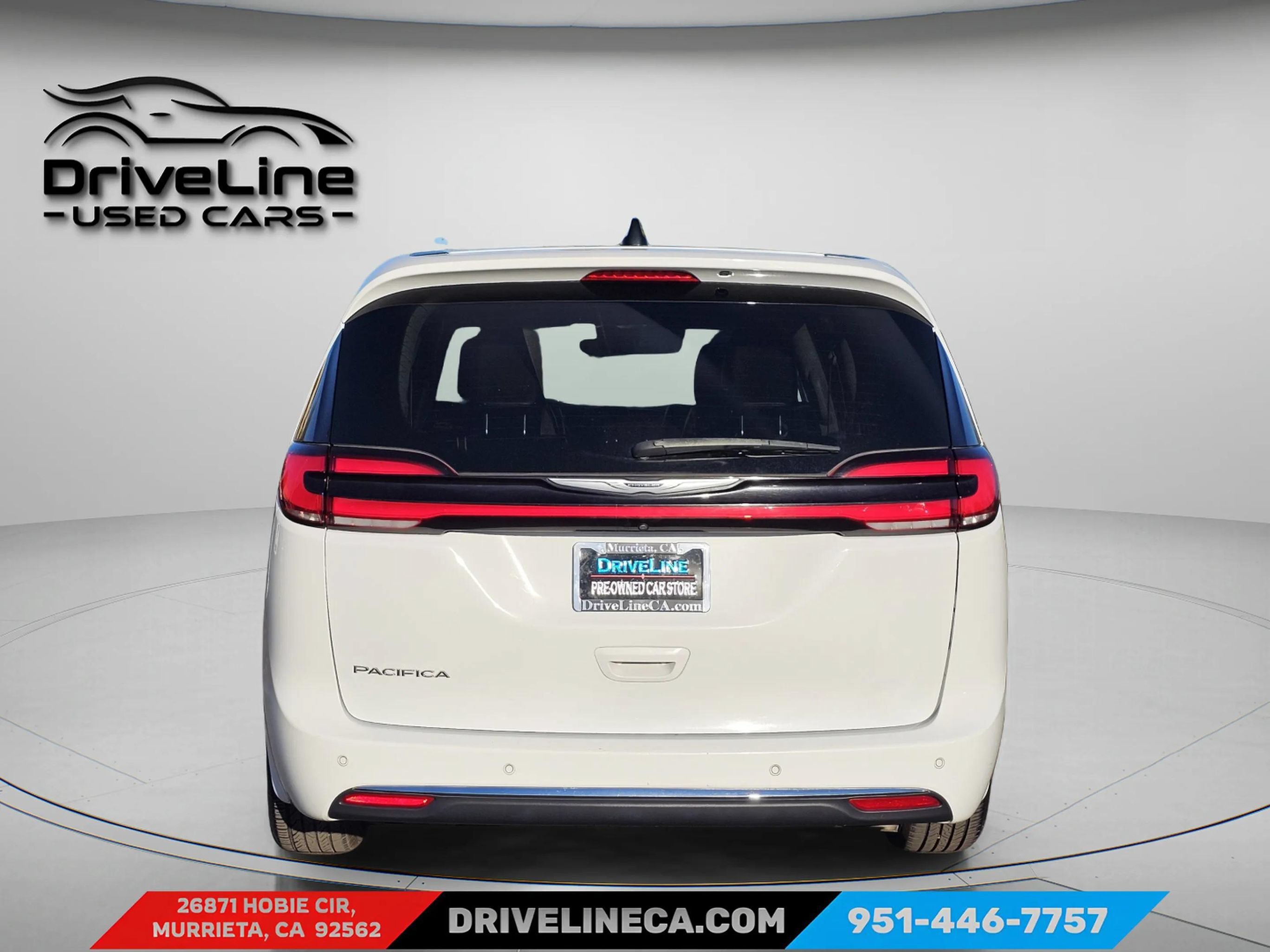 Used 2023 Chrysler Pacifica Touring-L FWD image 3