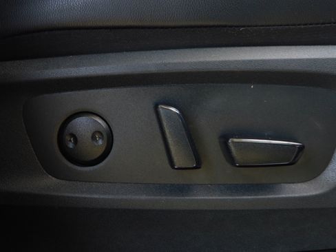 Used 2025 Nissan Pathfinder SL w/ SL Premium Package FWD image 31