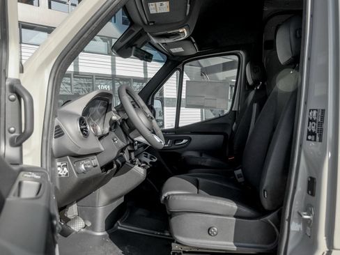 Used 2025 Mercedes-Benz Sprinter 3500 image 14