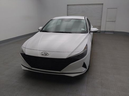 Used 2021 Hyundai Elantra SE image 15