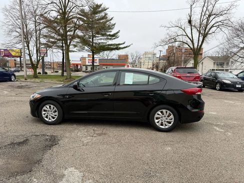 Used 2018 Hyundai Elantra SE image 4