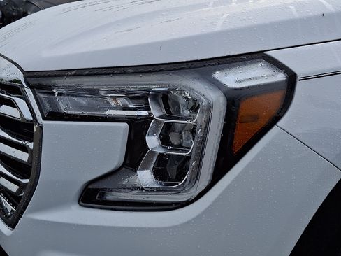 Certified 2022 GMC Terrain SLT w/ Infotainment Package II AWD/4WD image 9