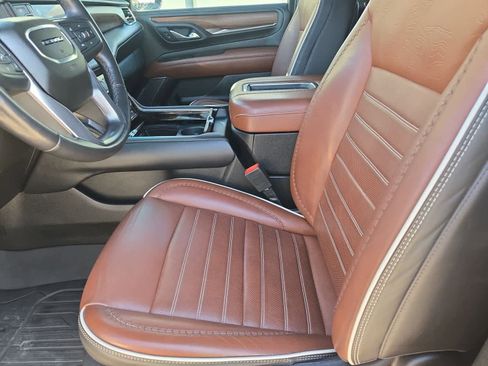 Used 2023 GMC Yukon XL Denali Ultimate image 16