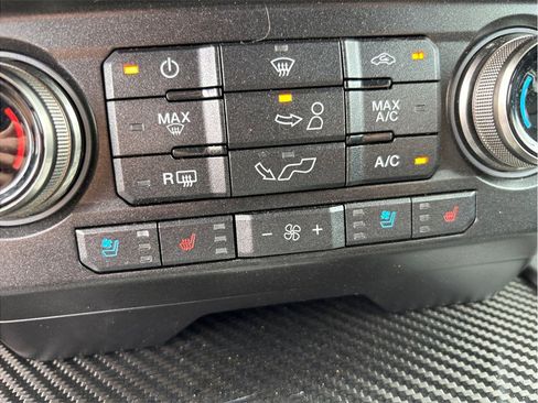 Used 2018 Ford F150 Raptor w/ Equipment Group 802A Luxury AWD/4WD image 38