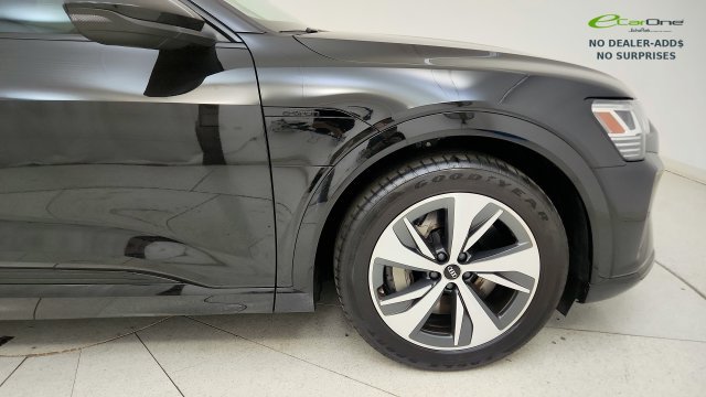 Used 2024 Audi Q8 e-tron Premium AWD/4WD image 23