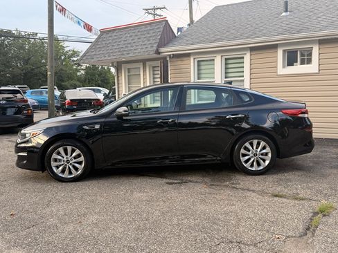 Used 2018 Kia Optima LX w/ 17" Alloy Wheels Package FWD image 3
