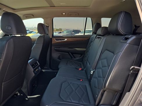 New 2025 Volkswagen Atlas SE image 15