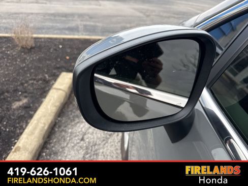 Used 2023 Chrysler Pacifica Touring-L image 14