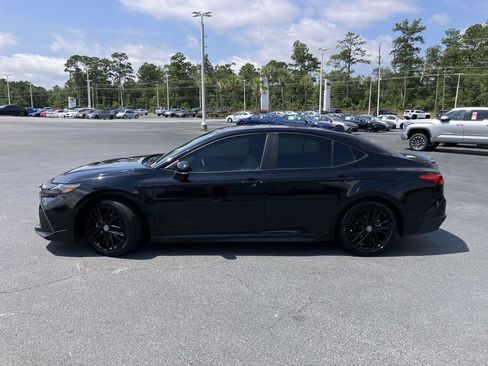 Used 2025 Toyota Camry SE w/ Convenience Package FWD image 2