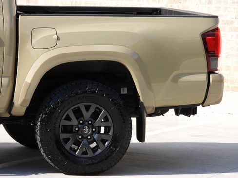Used 2020 Toyota Tacoma SR5 w/ Technology Package AWD/4WD image 30