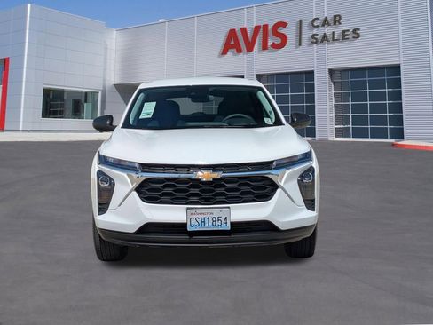 Used 2025 Chevrolet Trax LS FWD image 2