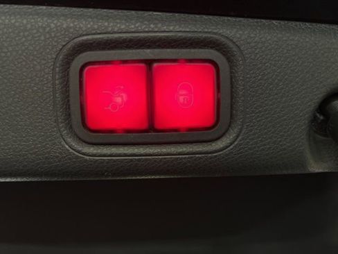 Used 2017 Mercedes-Benz E 300 4MATIC image 57