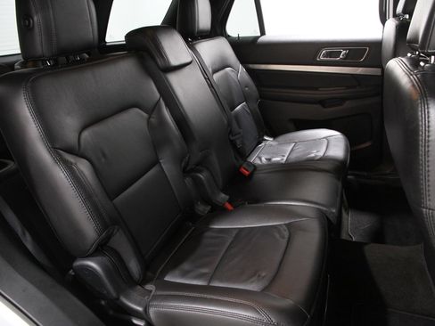 Used 2018 Ford Explorer XLT w/ Equipment Group 202A image 19