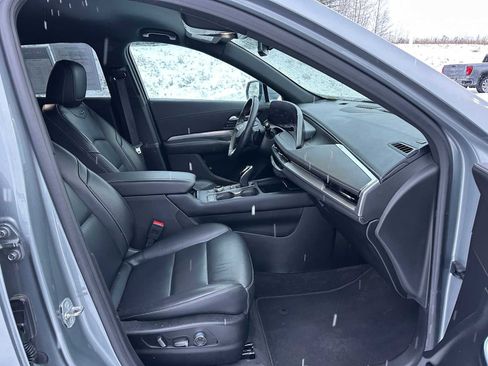 Used 2024 Cadillac XT4 Premium Luxury image 10