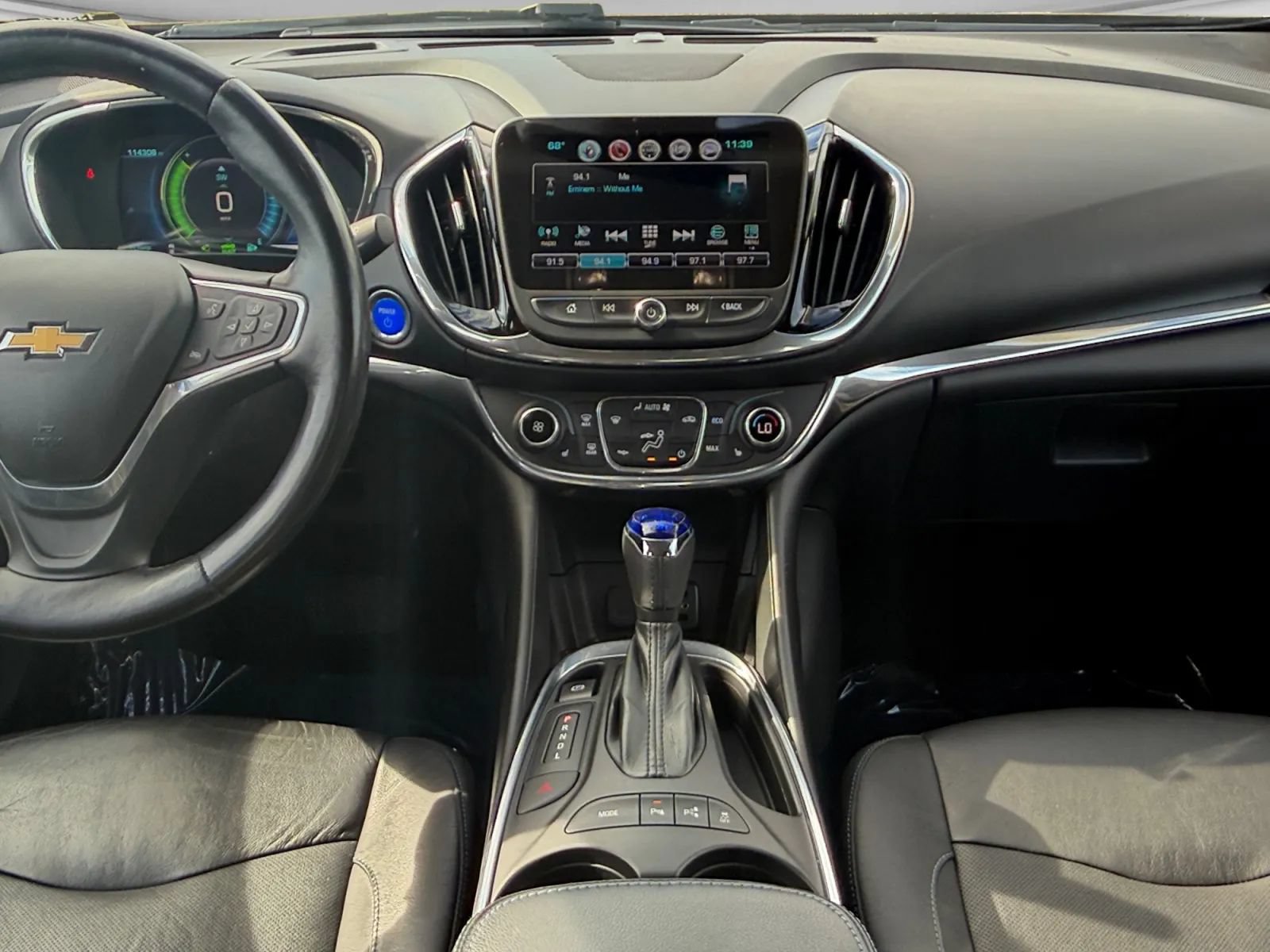 Used 2016 Chevrolet Volt Premier w/ Driver Confidence Package FWD image 18
